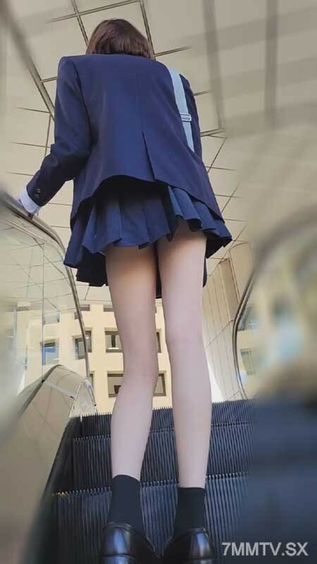 FC2-PPV-3382006 杰出女演员户外暴露后中出