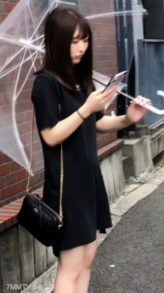 FC2-PPV-4121159 【原创影片剪辑】真实18岁美女私服史上最高价。外阴持续射精处于危险之中。 *高品质目视检查