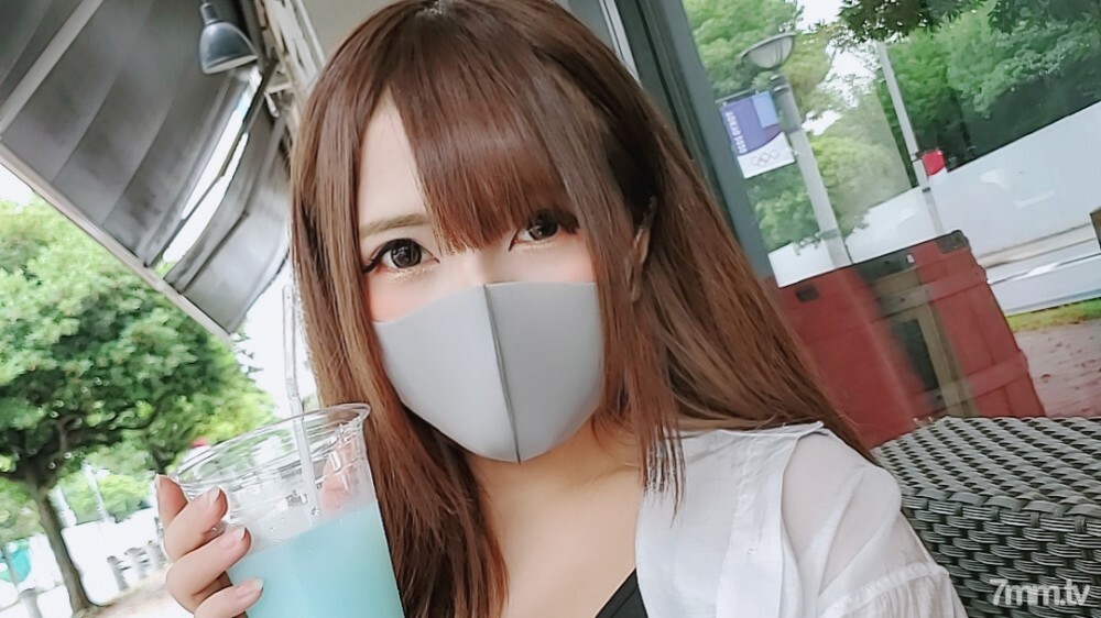 FC2-PPV-2329157 第一枪！ ！！数量有限！ [未经审查] 在东京街头呼叫在受欢迎的厨房车上工作的招牌gal并在里面两次！ ！！ （专题片）