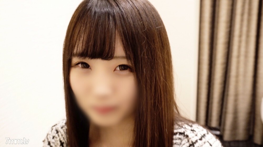 FC2-PPV-2522121 [外观] [未经审查] [第一枪] 19岁的现役学生Yua-chan。啤酒卖家兼职闷闷不乐的猫与粘肉褶皱和僵硬的叔叔公鸡几乎在三振出局的边缘，黄色肮脏的老叔叔牛奶场外本垒打。