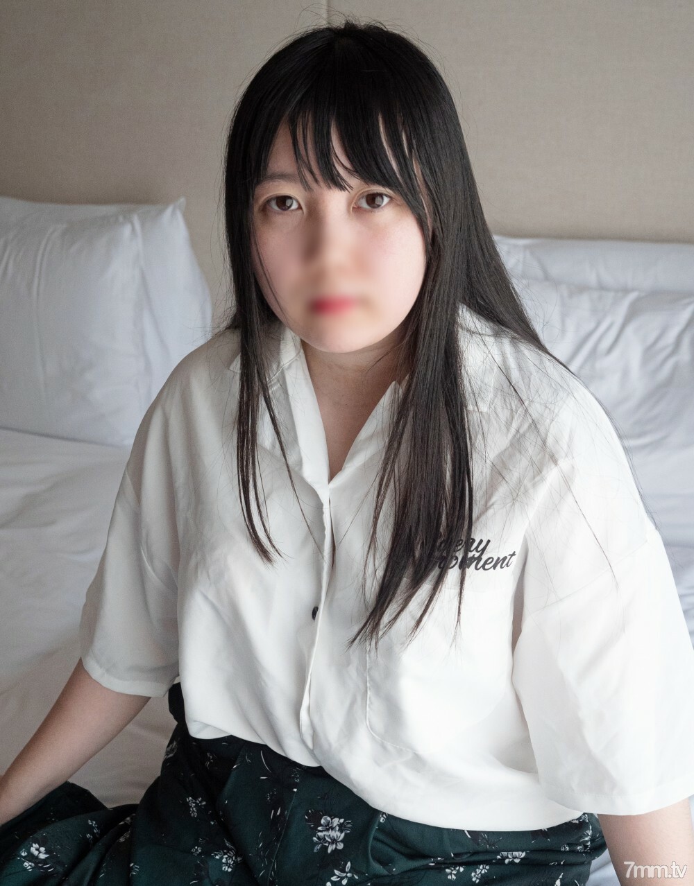 FC2-PPV-3079112 [未经审查] 棉花糖女大学生，E罩杯魅力十足。柔软，皮肤白皙的身体，握起来非常舒适。当相机对准我时，我一直都很紧张……未经授权的阴道射精的真实 POV 被讨厌